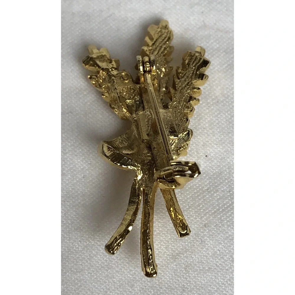 Vtg Crown Trifari Wheat Leaves Brooch Pin 3 White Faux Pearl Accent 1.5